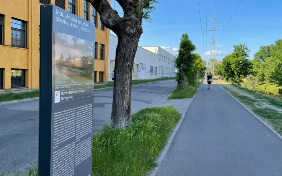 Stezka u Svitavy připomíná slavnou textilní historii města