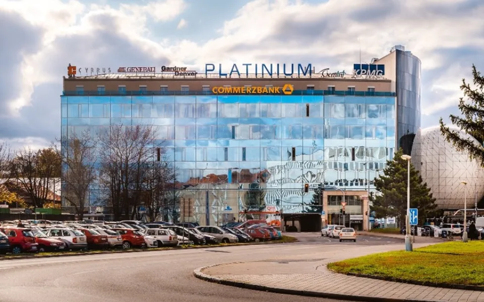 Česká spořitelna prodala kancelářský komplex Platinium