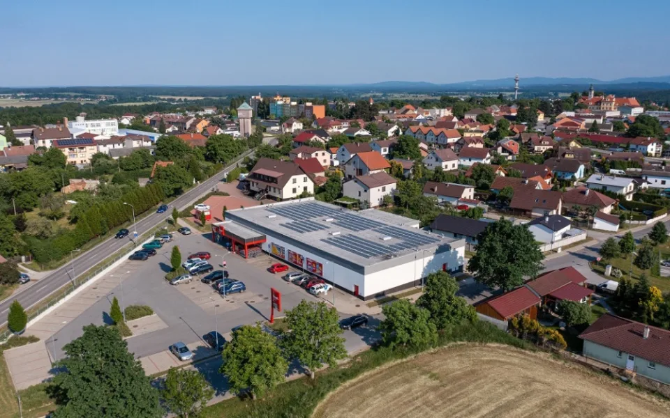 Prodejna Penny v Borovanech už má na střeše fotovoltaické panely