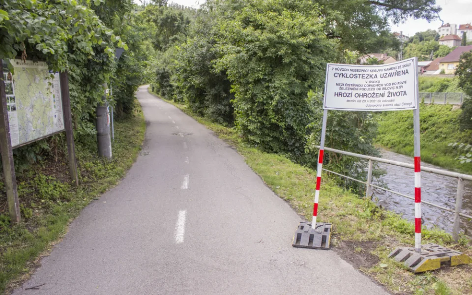Opravu cyklostezky mezi Bílovicemi a Obřany komplikují neukáznění cyklisté