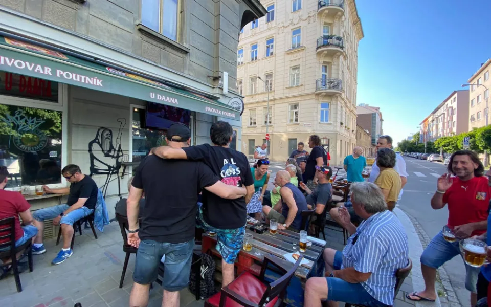 Hostinec u Daana patří mezi tradiční podnik, v němž se schází fanoušci fotbalu