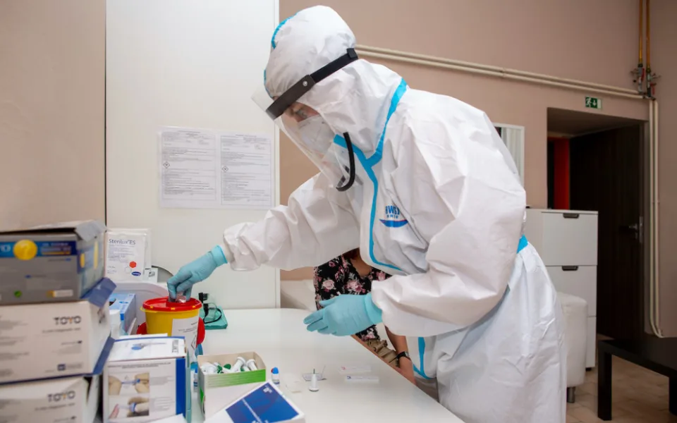 Virus přes léto nezmizí, nepodceňujme prevenci