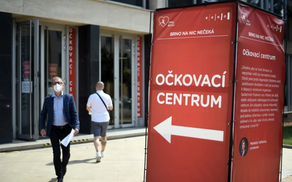 Vakcíny blíže lidem – očkovací sanitky se rozjely do firem