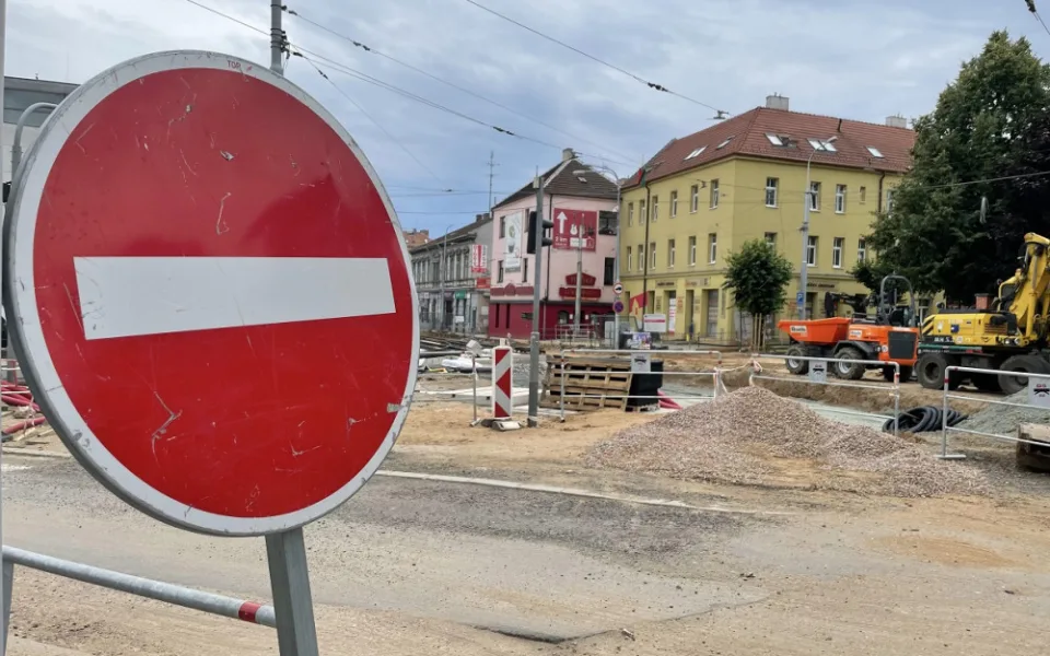 Brňané se opravenou křižovatkou u Semilassa projedou už v pondělí