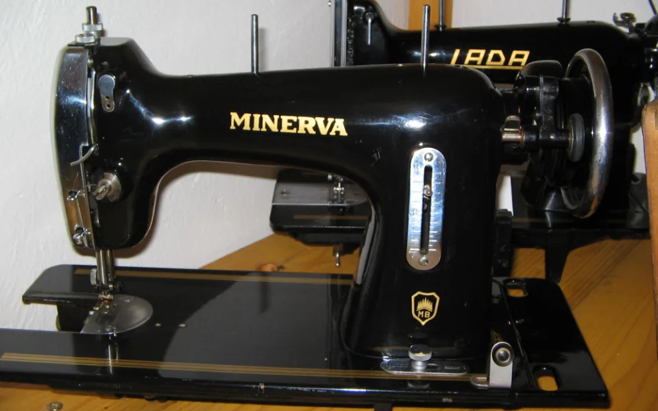 Šicí stroj Minerva.