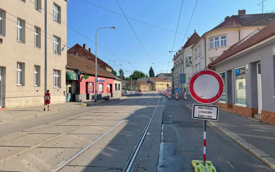 Tramvaje neprojedou Tomkovým náměstím, pokračuje tam stavba okruhu