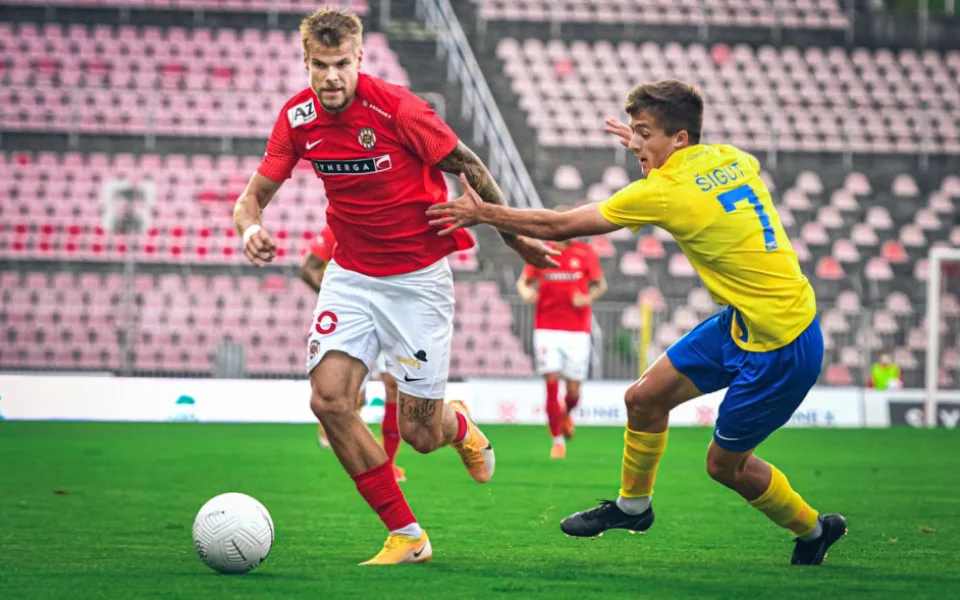 Brněnský Jan Hladík v souboji s jihlavským Šigutem