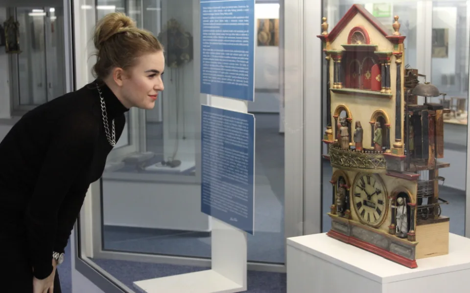 Technické muzeum ukazuje rozsáhlou sbírku hodinek a časostrojů