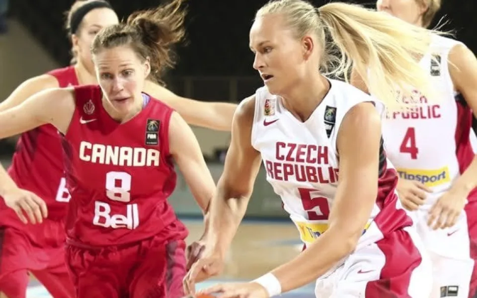Michaela Stejskalová-Zrůstová (vpravo)