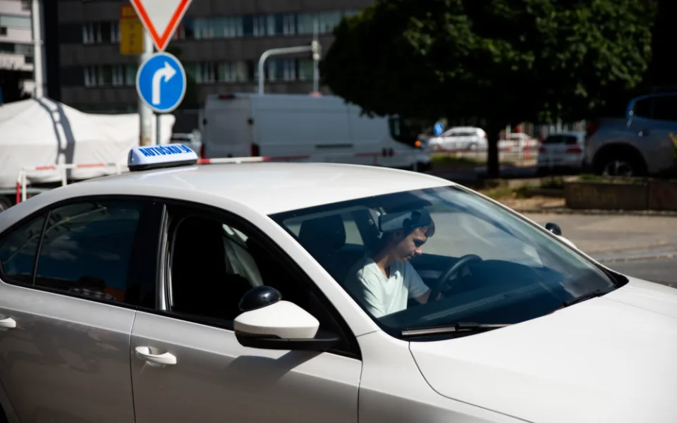 Autoškola NOBE vás perfektně připraví na řízení v Brně Vyzrajte nad brněnským provozem díky Autoškole NOBE!