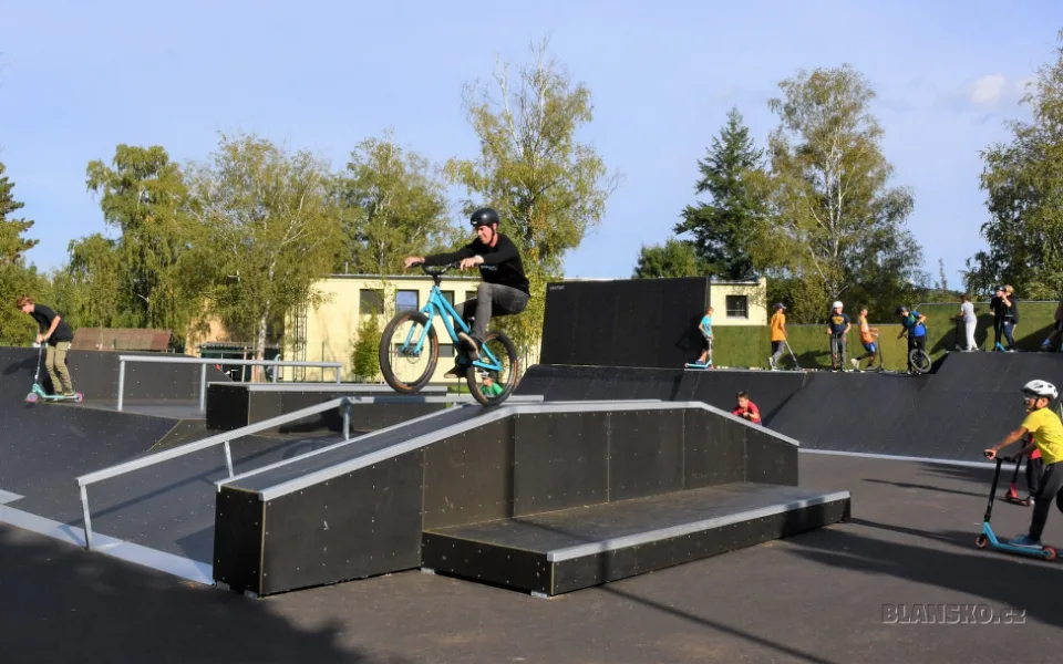 Lepší skatepark než v Brně. Blansko otevřelo opravené sportoviště