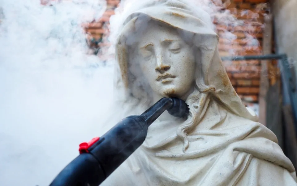 Obec na Brněnsku opravuje náhrobky rodiny, podle nichž napsali Mrštíci Maryšu