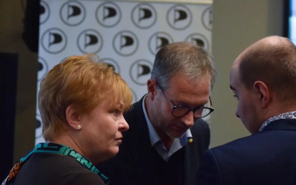Jana Krutáková (vlevo) a Martin Hájek (uprostřed)