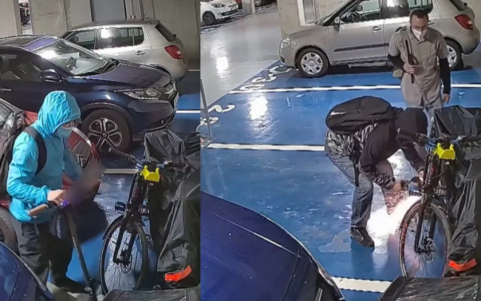 Muž u elektrokola.
