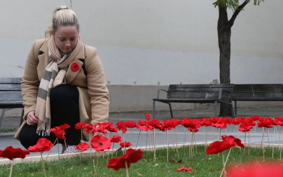 Brno vzpomíná na válečné veterány. V centru vzniklo pole vlčích máků