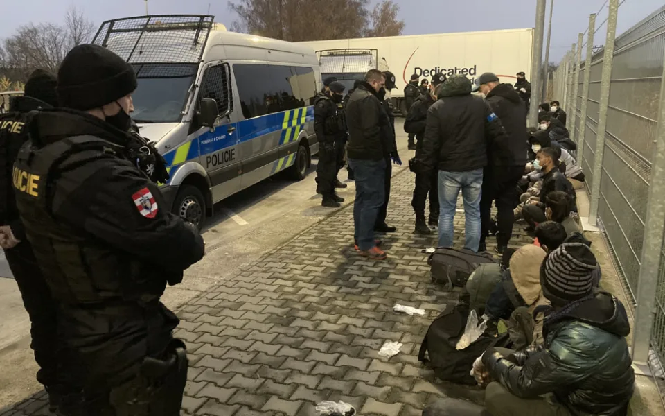 U Brna vyskákalo z kamionu patnáct mladých mužů z Afghánistánu