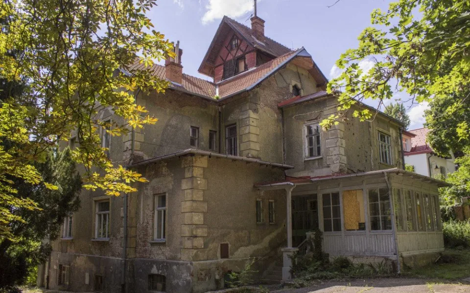 Podepsáno. Chátrající Arnoldovu vila v Brně čeká rekonstrukce