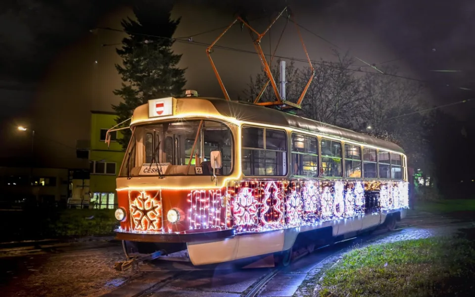 Vánoční tramvaj.