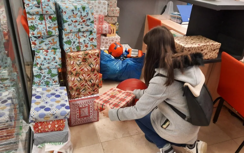 Vánoce v Krabici od bot. Sbírka dělá hezčí svátky dětem v nouzi