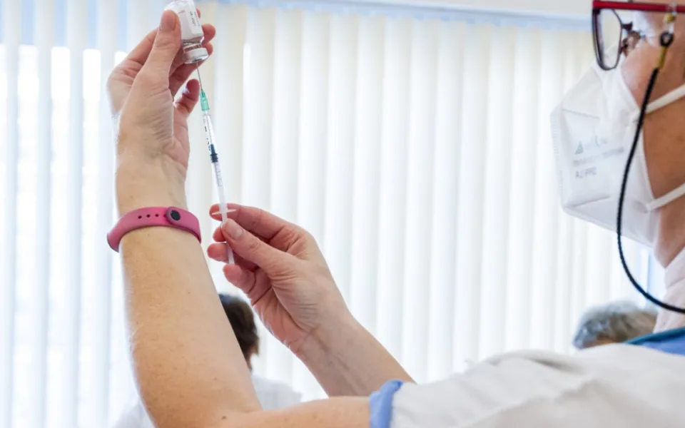 Lékaři z Brna: Naočkujme těhotné i kojící ženy
