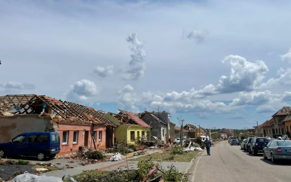 Den po tornádu.
