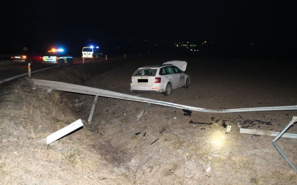 Opilí řidiči na jižní Moravě přehlídli kruhové objezdy