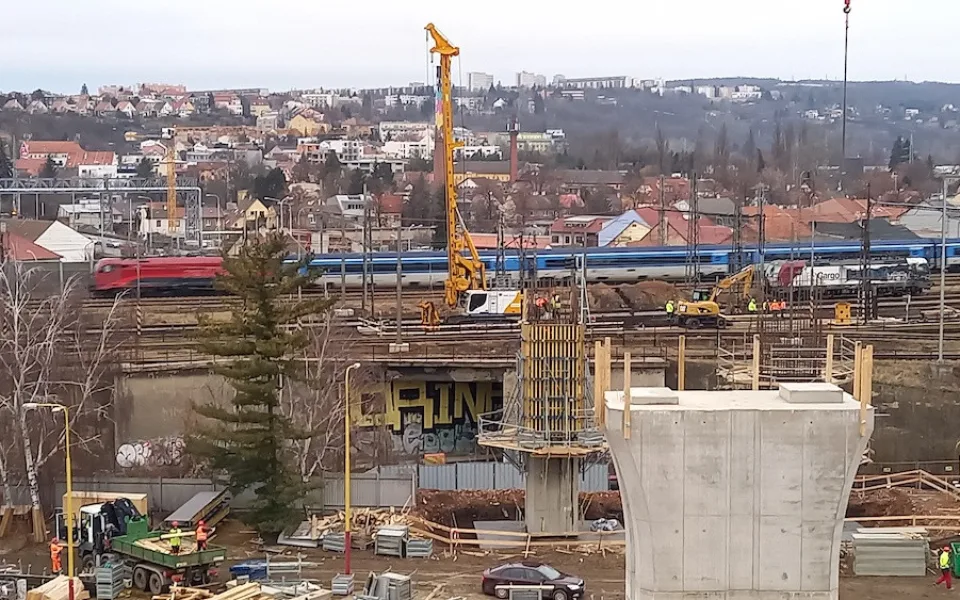 V Brně staví estakádu. Bude součástí dopravní okruhu