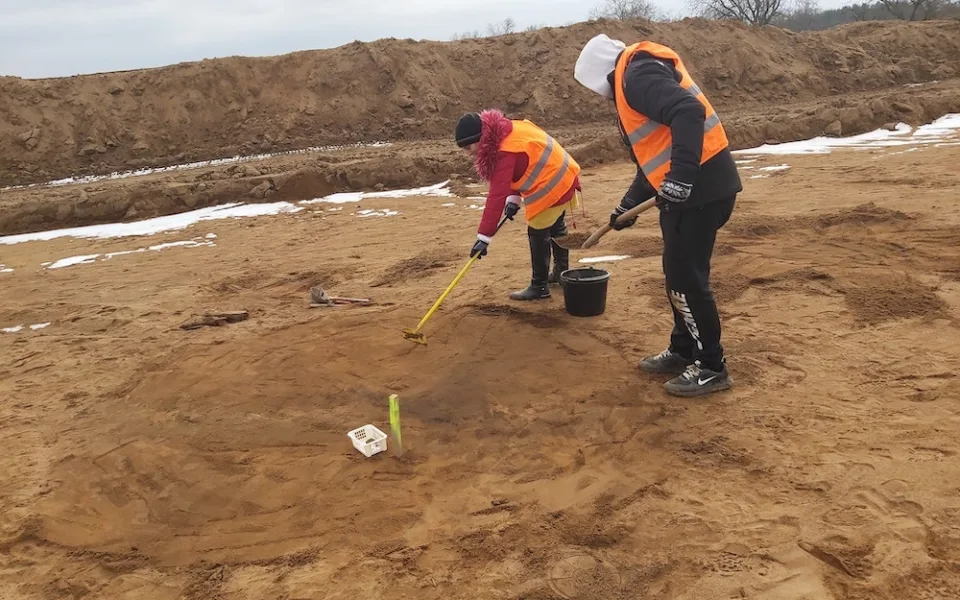 Jihomoravští archeologové jásají. Na trase dálnice D55 našli žárové hroby i nálezy z doby kamenné
