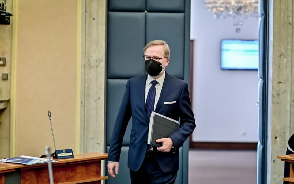 Jaká opatření zůstanou platná? Prakticky jen nošení respirátorů, tvrdí premiér Fiala