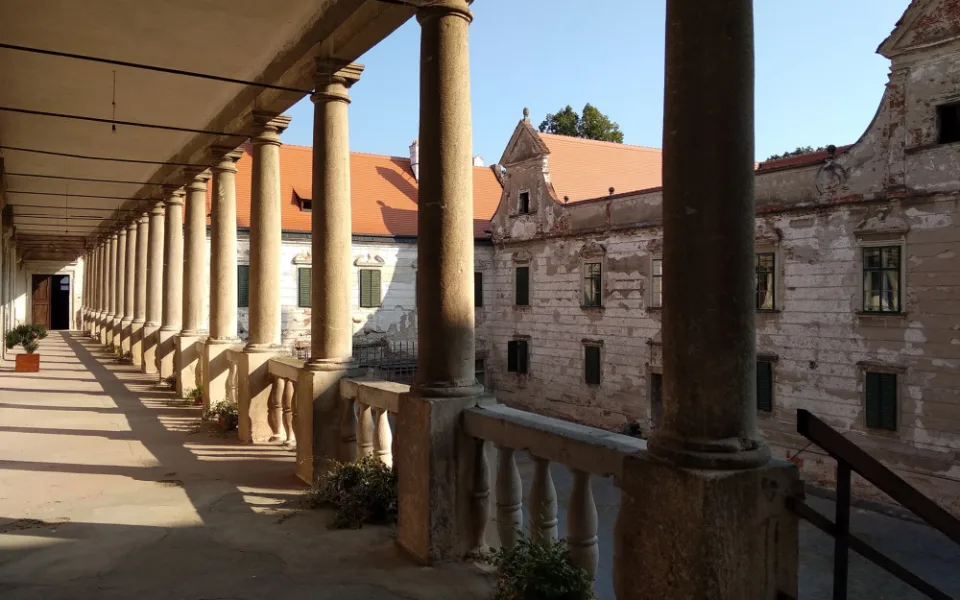 Zámek v Uherčicích