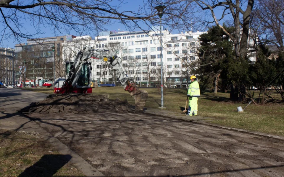 V Brně začala proměna parku na Moravském náměstí