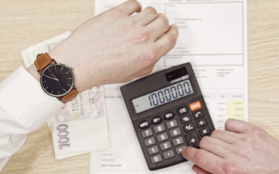 Delší doba splatnosti faktur vytváří tlak na cash flow