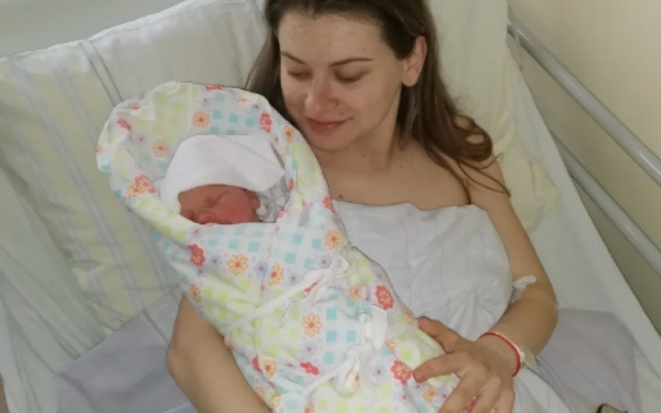 Ukrajinka prchající před válkou porodila v Brně zdravou holčičku