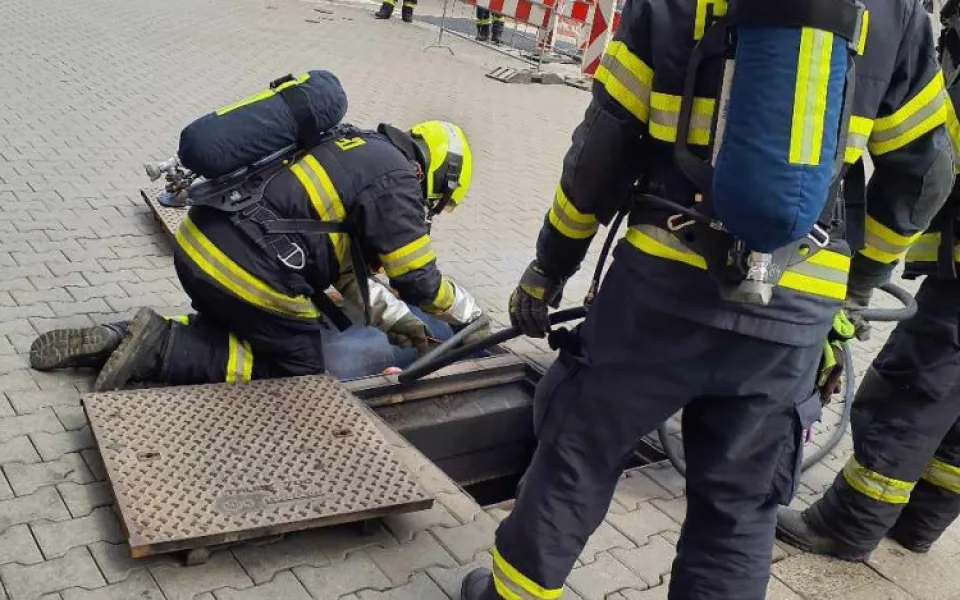 V centru Brna hořely elektrické kabely. Na více než hodinu se zavřela Benešova ulice