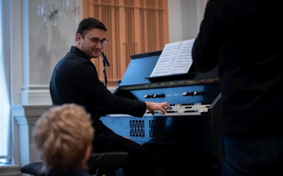 Miroslav Beinhauer a šestitónové harmonium
