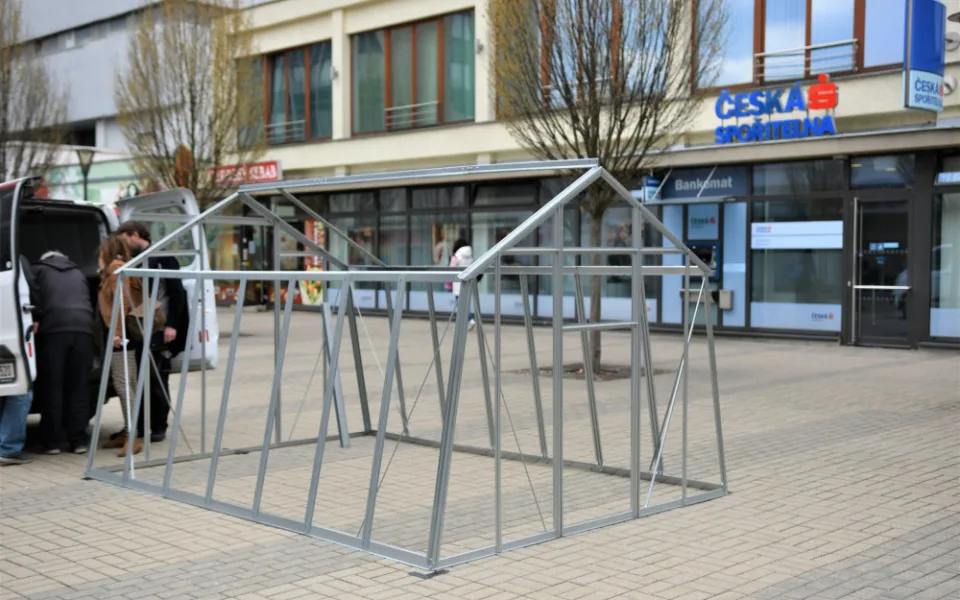 Blansko poznává umění. Přijďte si vyměnit semínka, lákají autoři skleníku na náměstí