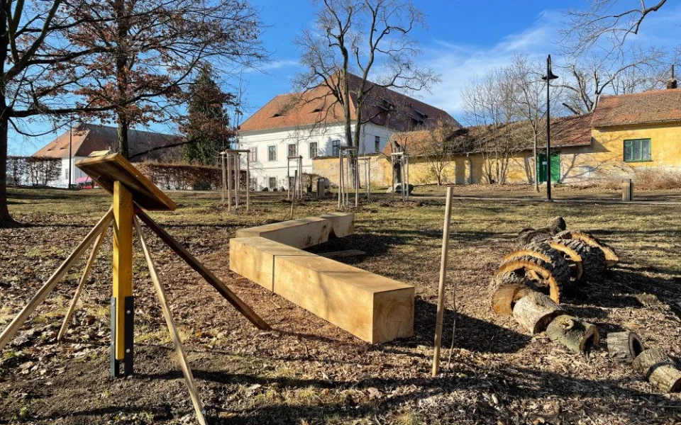 Lidé z Rosic mohou odpočívat v obnoveném zámeckém parku