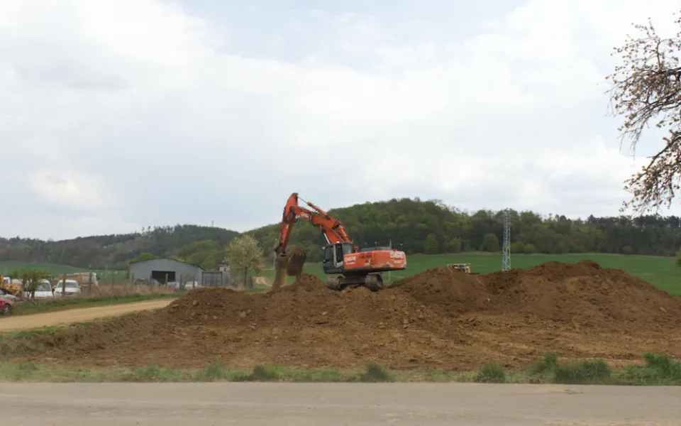 Třicet let čekání je u konce. V Čebíně začala stavba vytouženého obchvatu