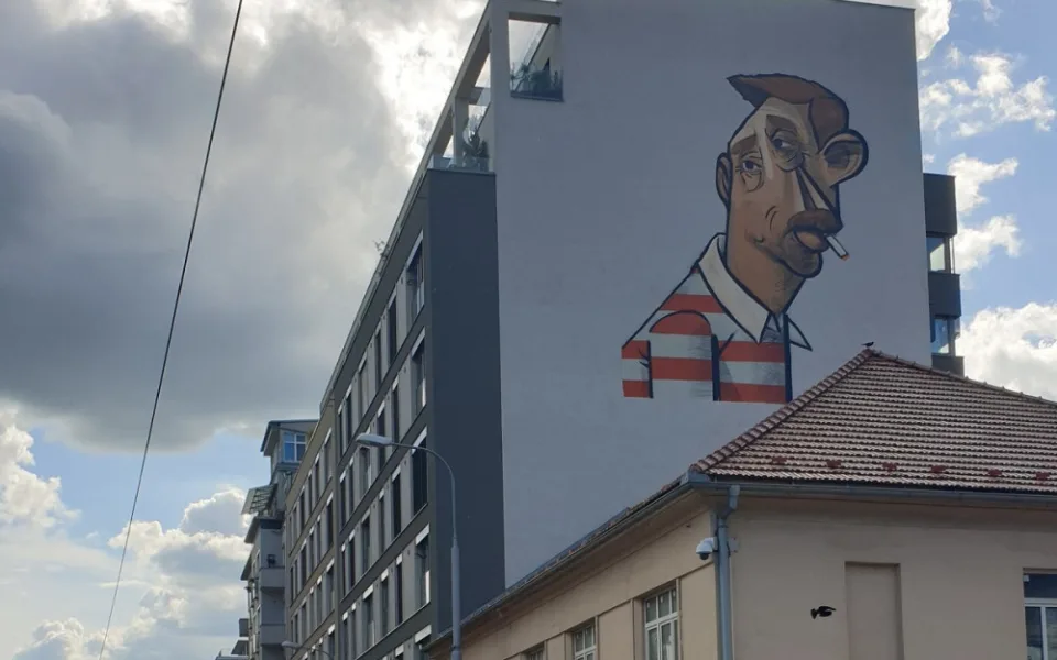 Na lidi v brněnském Bronxu shlíží portrét Havla