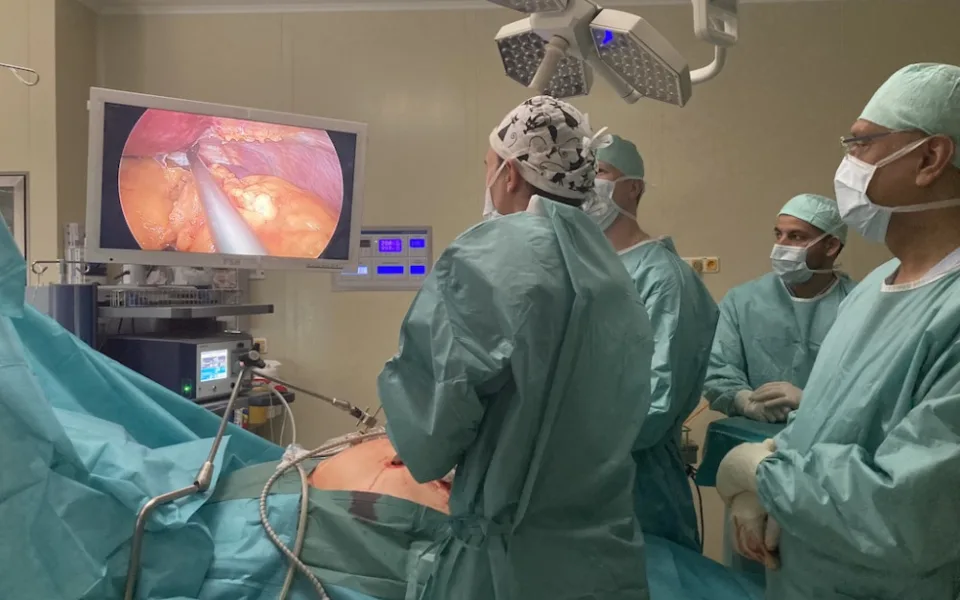 Brněnští lékaři mají nového pomocníka v boji s obezitou. Je jím žaludeční objížďka