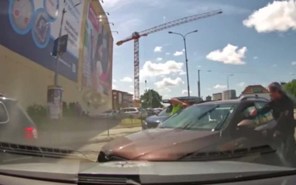 Brno přihlíželo divoké honičce. Ujíždějícího řidiče zradilo ucpané město 