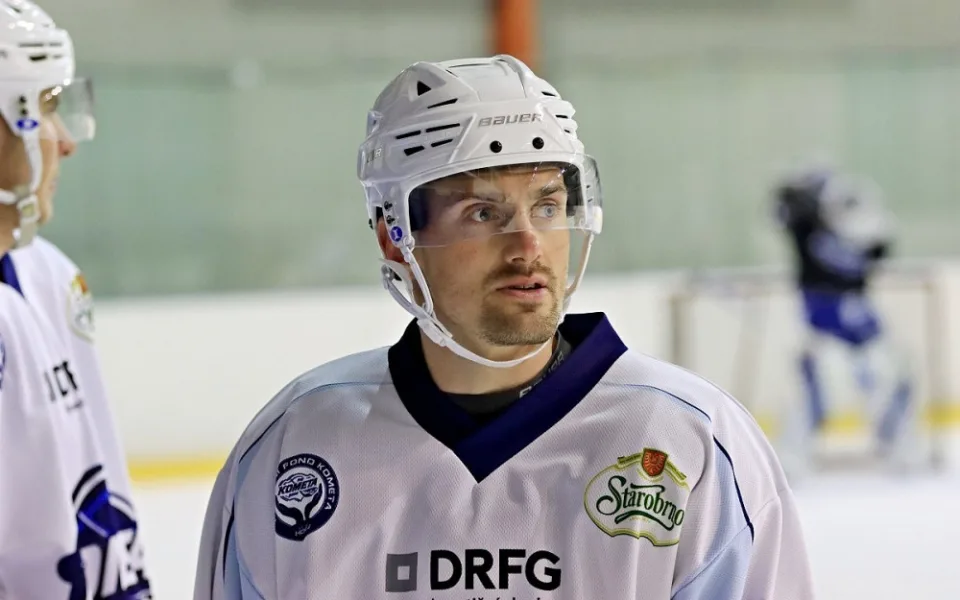 Jakub Flek na prvním tréninku Komety na ledě