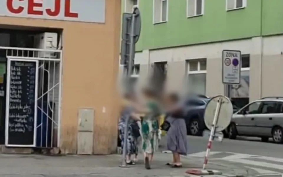 Mladá žena z brněnského Cejlu měla napěchovanou podprsenku heroinem