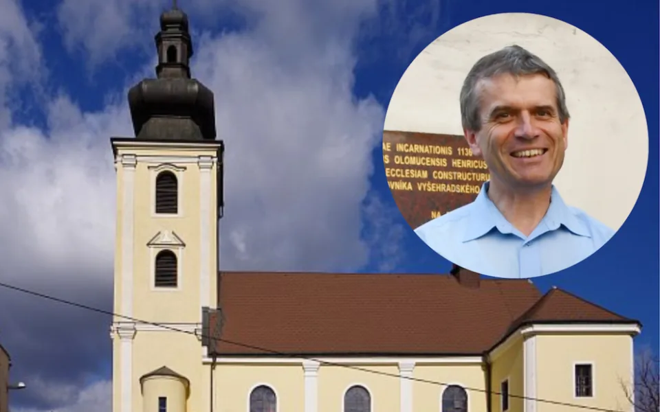 Blansko se po dvaceti letech loučí s oblíbeným farářem. Lidé ho obdarovali elektrokolem