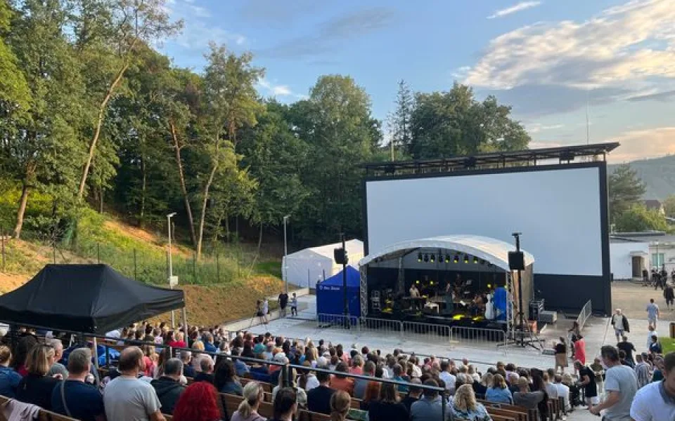Tišnov otevřel opravený letňák a přivítal slovenskou legendu