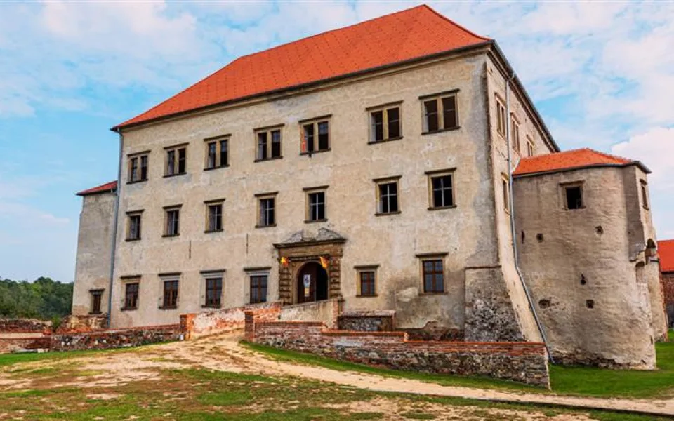 Zámek Dolní Kounice