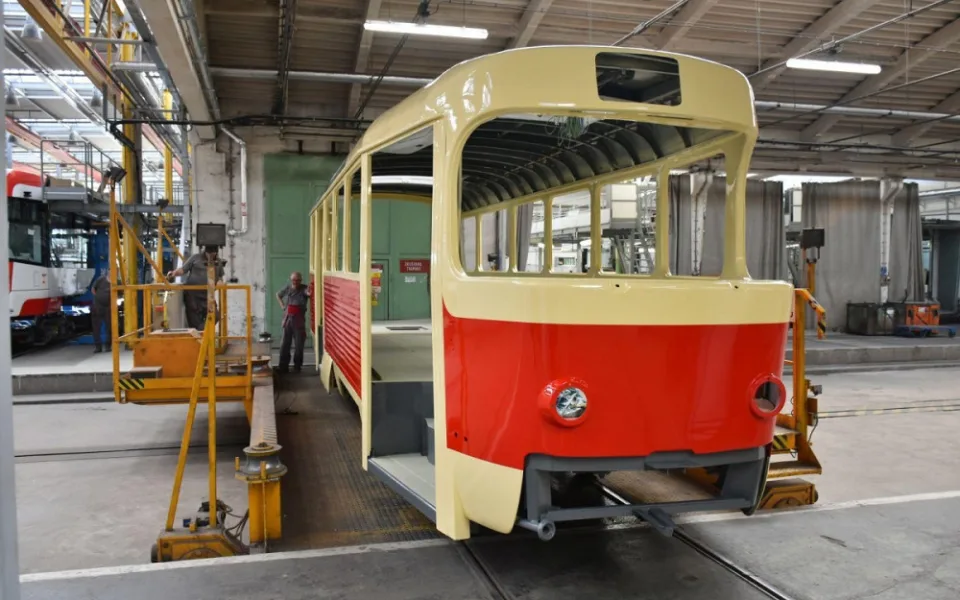 V Brně opravují pražskou historickou tramvaj, která nikdy nevozila cestující
