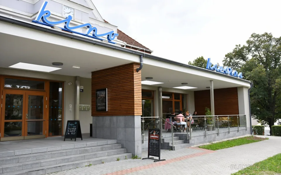 V Blansku opravili kino. Dostalo novou střechu i osvětlení