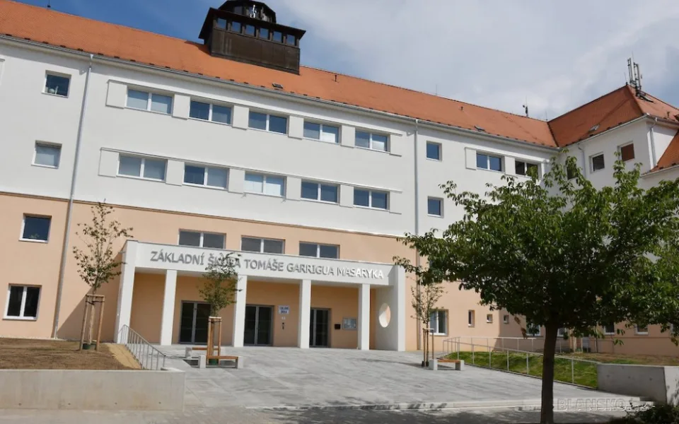 V Blansku skončila oprava školy. Děti dostaly novou jídelnu i šatny