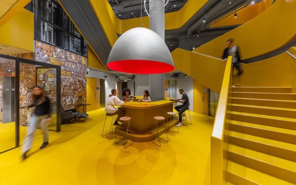 Nejmodernější brněnský cowork Clubco otevřel dvě nová patra sdílených kanceláří